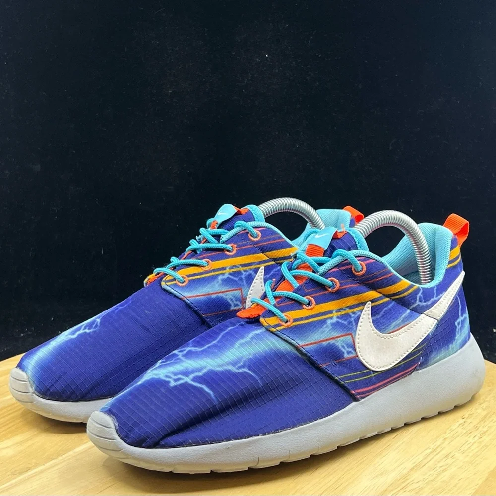 Nike Roshe Run Print 677782-401 Youth Size 6.5Y / Womens 8 Lightning Print Blue